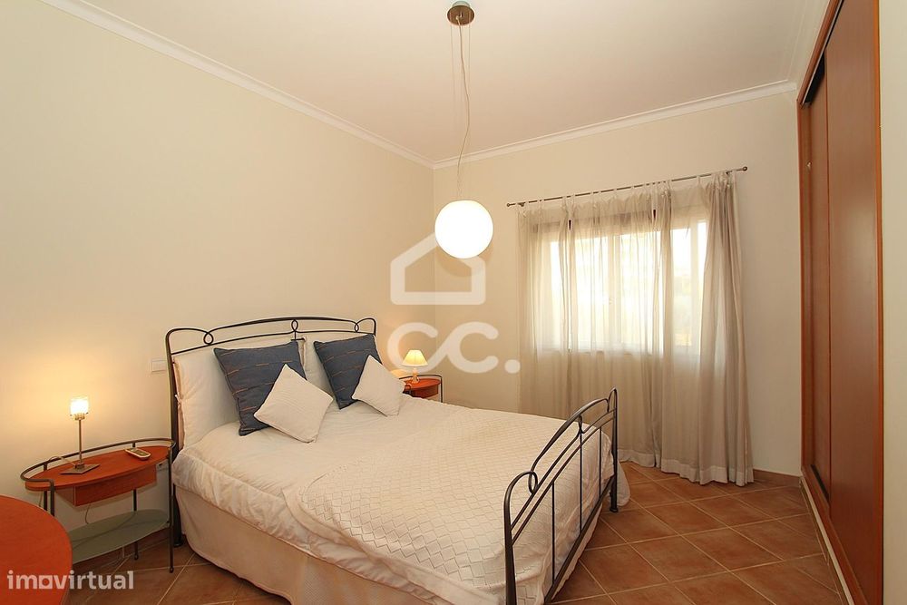 Apartamento T1 no condomínio " Casa da Praia" com piscina e garagem a