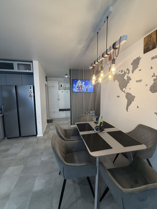 Трьох кімнатна квартира в тихому районі ,готова до проживанняя