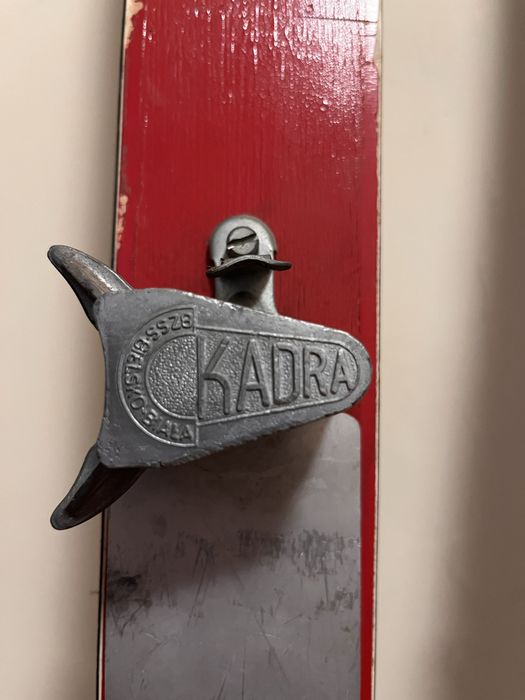 Zabytkowe narty wierchy na dekoracje