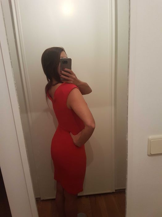 Vendo vestido vermelho cintado e elegante