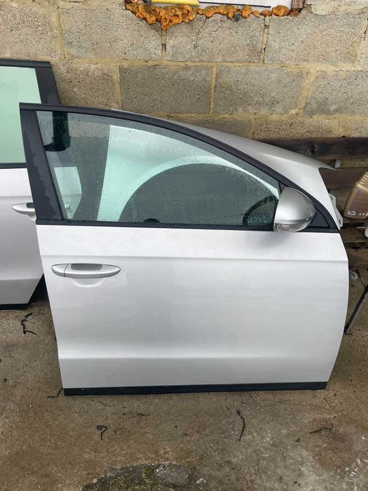продам дверки до  CADDY та  TOURAN Passat