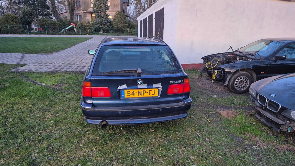 Części BMW E39 528i 2.8i M52 193KM Cała na części Biarritzblau