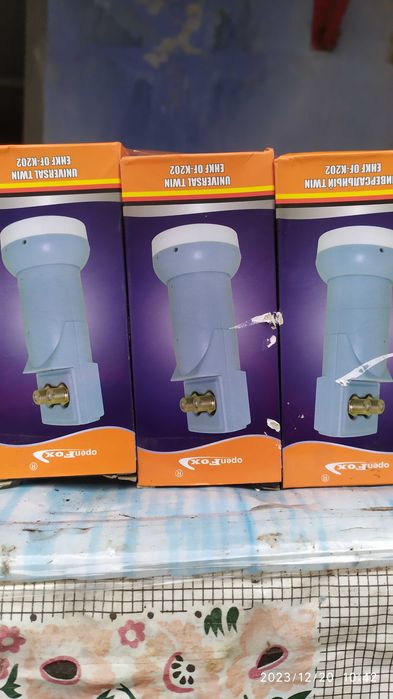 Тюнер для спутникового телевидения , Головки сигналов на спутникою