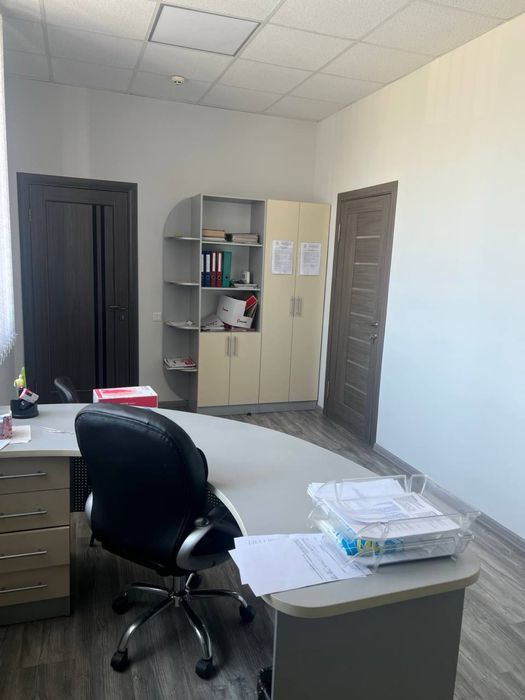 Продаж комерційного  приміщення 1212м2 на обʼїзній