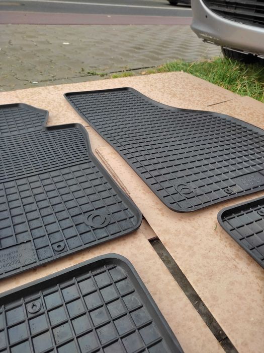 NOWE Dywaniki gumowe SEAT LEON 2 II 05r-12r dopasowane korytka