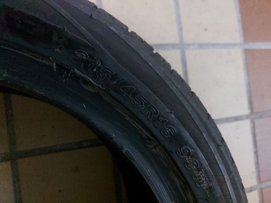 Pneus 215/45R16 semi novos