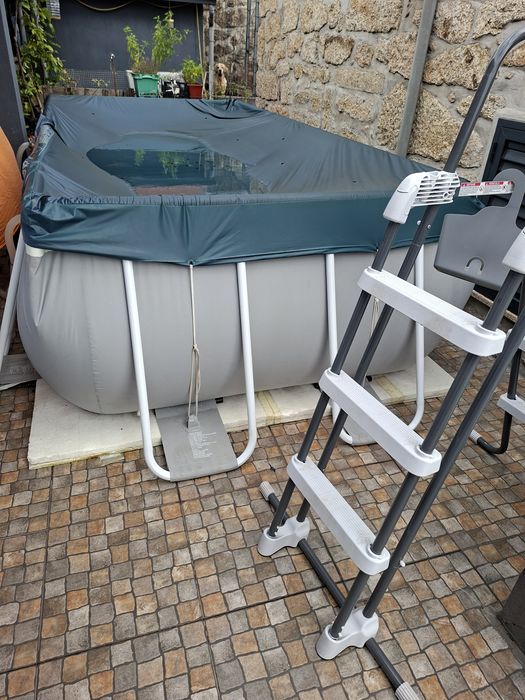Piscina intex 400x200x100 bom estado