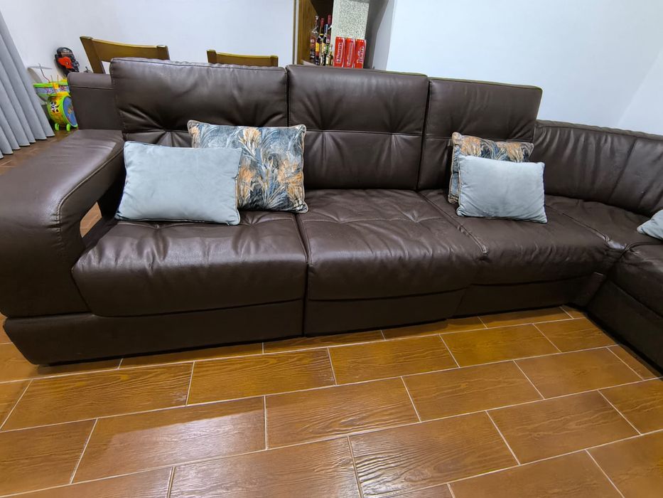 Sofa castanho em pele