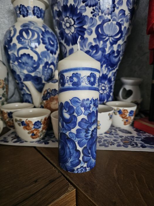 Świece ozdobne w kolorze porcelany