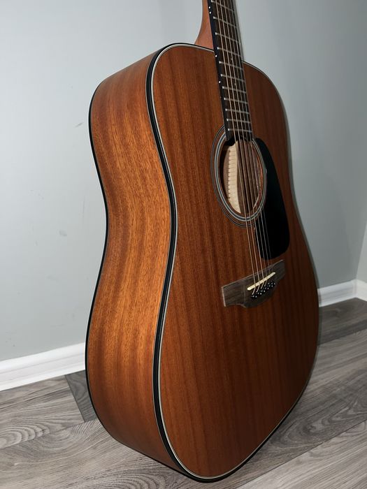 Sprzedam raz uzywana gitare akustyczną firmy TEKAMINE plus pokrowiec