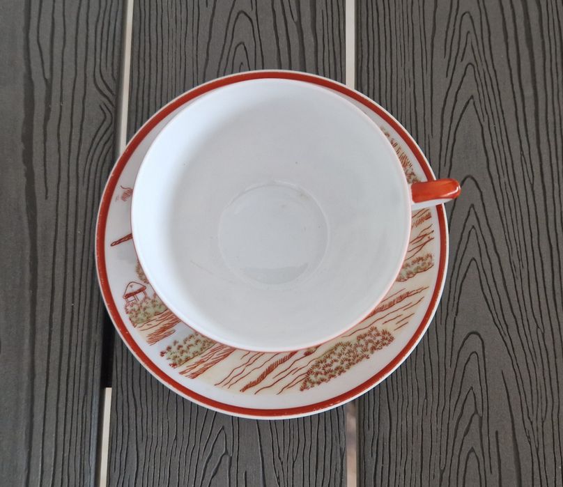 Chávenas e pires da marca Vista Alegre Portugal, coleção oriental