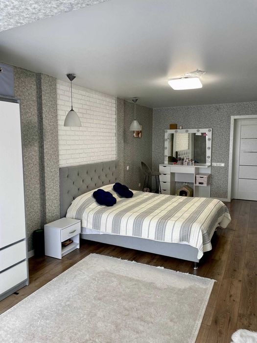 Продам простору дворівневу квартиру з сучасним ремонтом в новобудові.