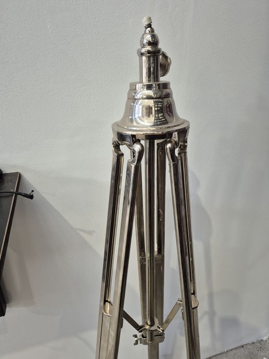 Pe de candeeiro regulável