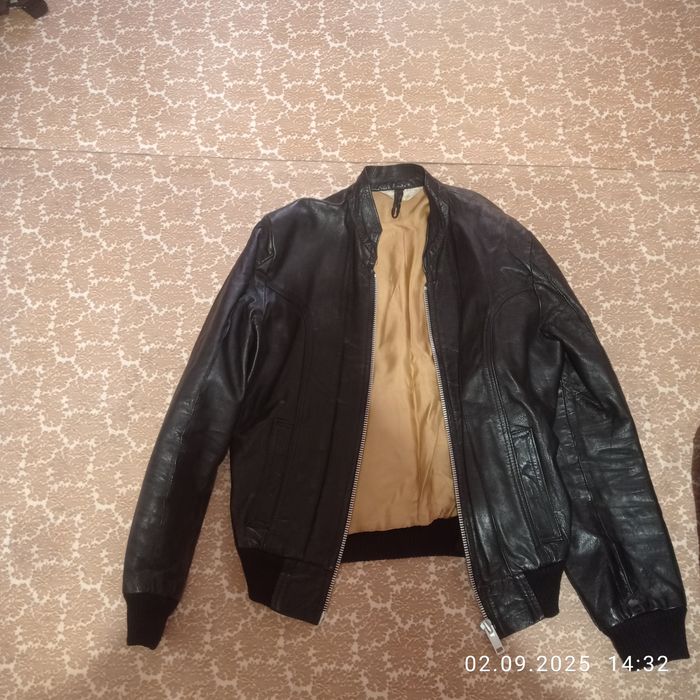 Кожаная мужская куртка в наличии несколько