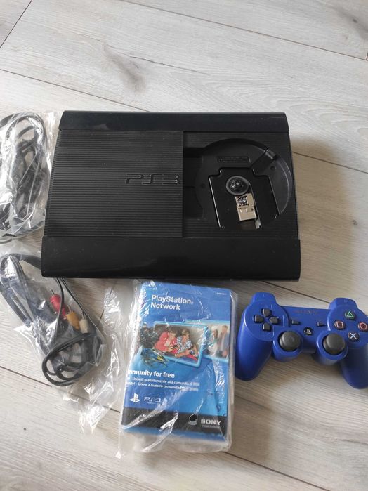 Sprzedam PS3 super slim 500 GB zestaw 11 gier