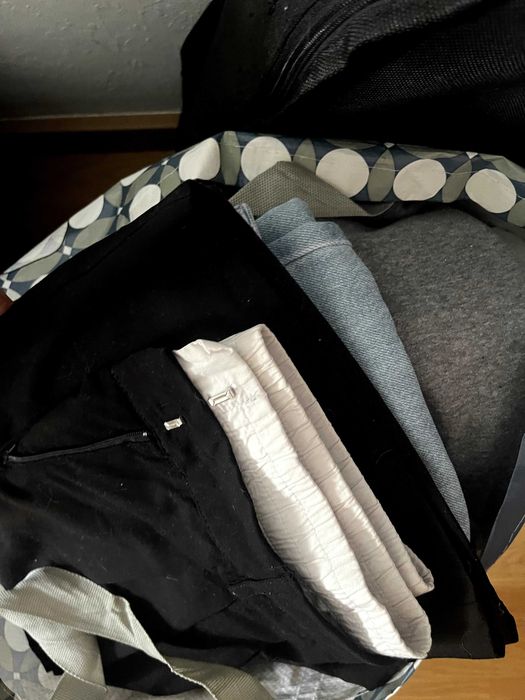 136 PEÇAS DE ROUPA QUASE NAO USADA e algumas com etiqueta