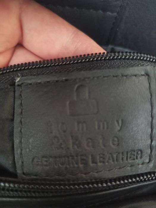 Продам шкіряну сумочку середнього розміру