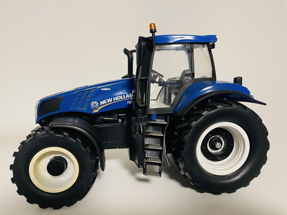 Радиоуправляемый трактор Maisto Tech New Holland 1:16