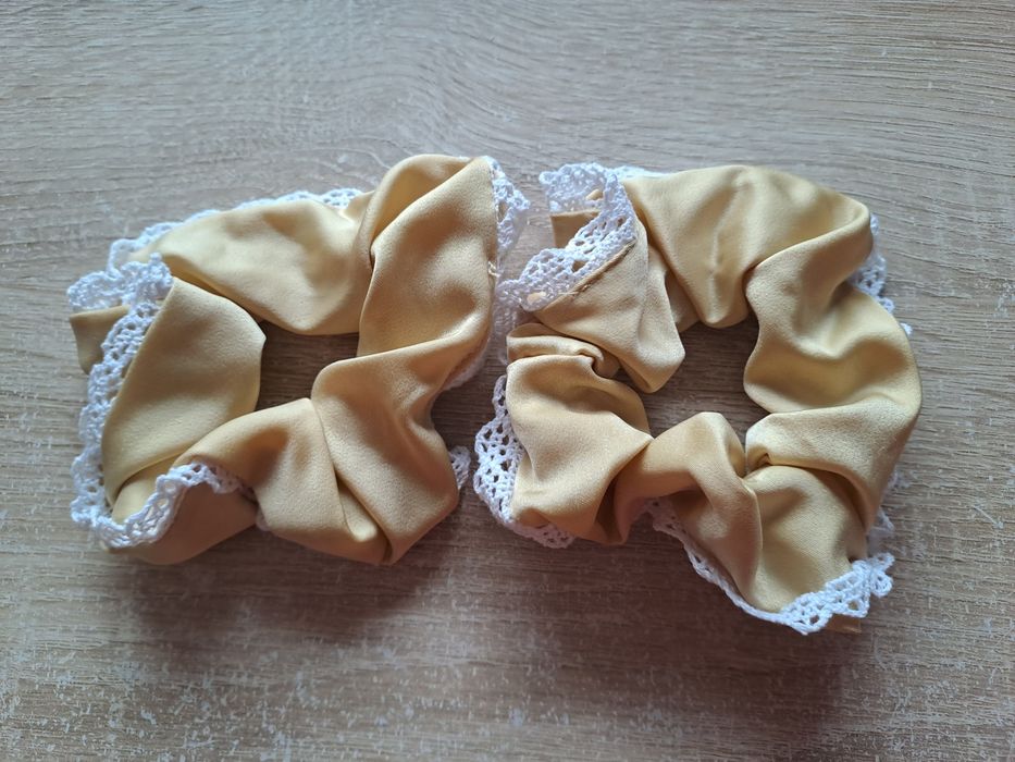 Gumka gumki scrunchies do włosów materiałowe 2 sztuki zolte
Zestaw dot