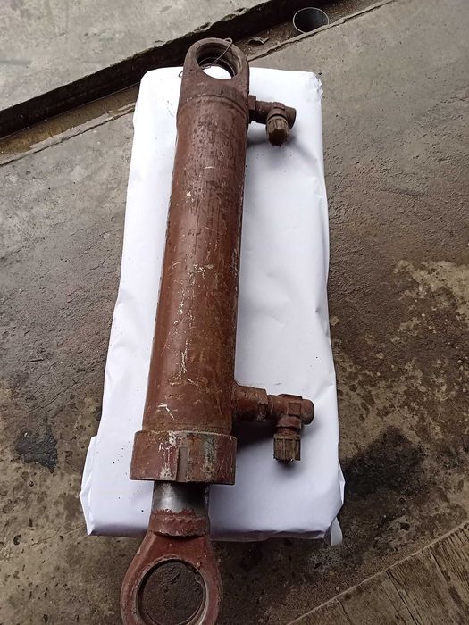 Силовий гідроциліндр