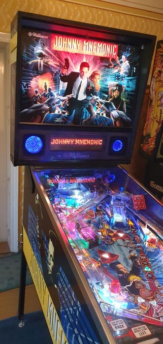 Flipper fliper pinball Johnny Mnemonic