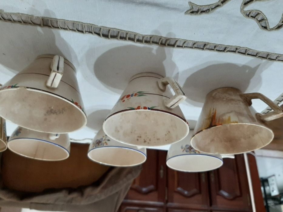 Várias chávenas antigas vintage da LUSITANIA