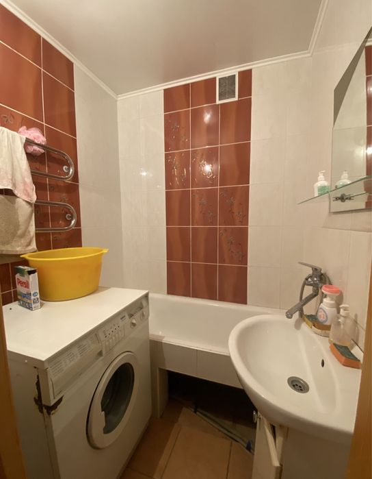 Вільна! Кімната Дівчатам/Жінкам 4500+світло Київська 16