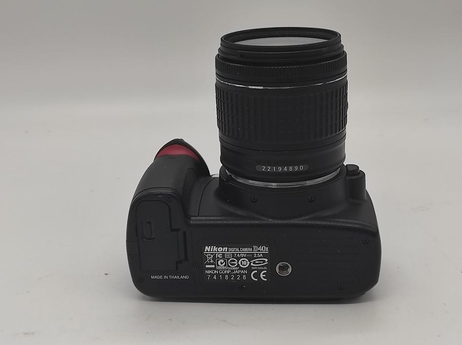 Nikogo d40, plus obiektyw.