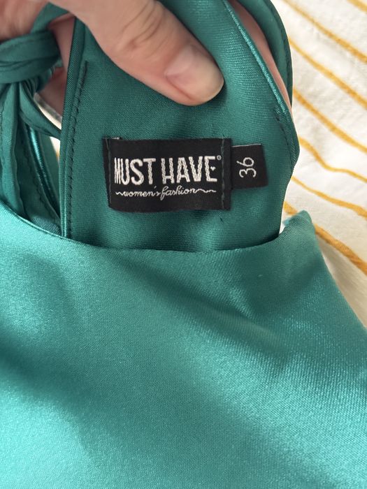 НОВА зелена атласна сукня s-m бренд must have