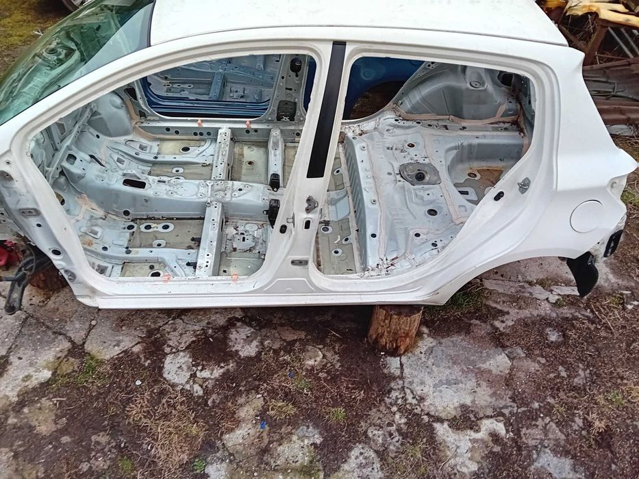Błotnik ramka Lewa Toyota Yaris III 11 / 20 r