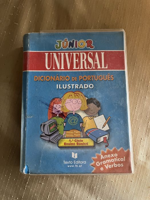 Dicionário de Português ilustrado.