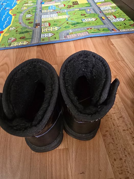 Дитячі ботінки,уггі