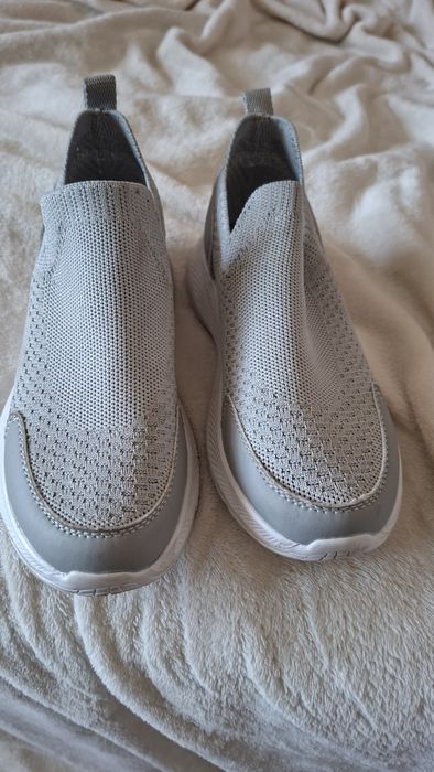 Кросівки, макасини