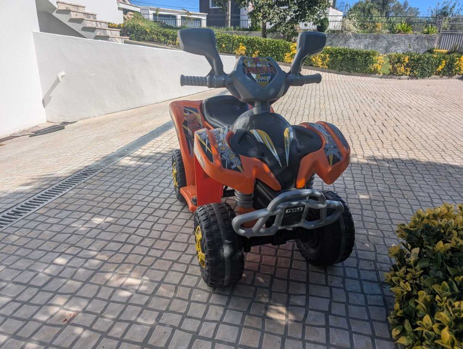 Moto 4 elétrica infantil