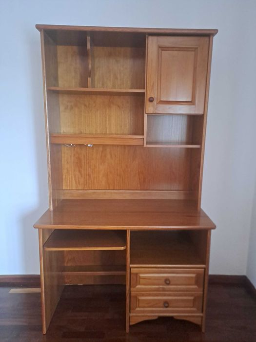 Secretária com estante