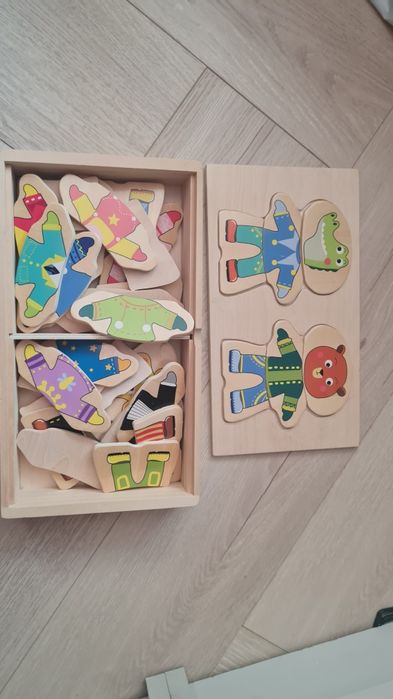 Drewniane klocki, ubieranie zwierząt szukanie zestawów.