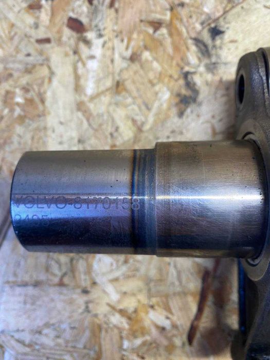 Ось коромисла Volvo/Renault FH13/Magnum DXI13 (з рокерами) оригінал