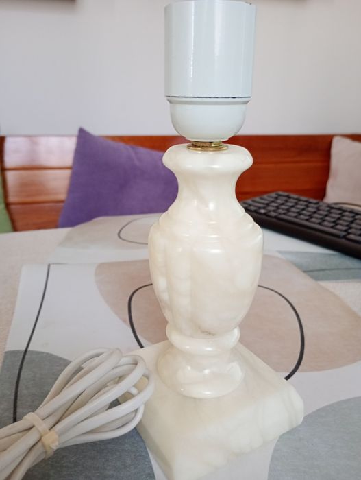Lampka nocna alabaster