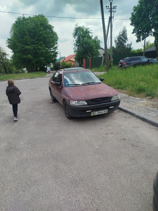 Продам форда ескорда 93 року 16 бензин 16 клапанний