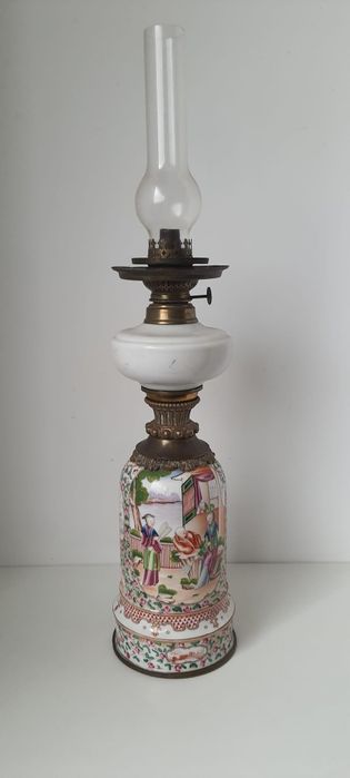 Lâmpada antiga de porcelana