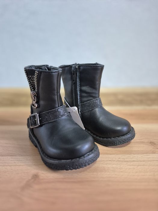 Осінні чобітки для дівчинки