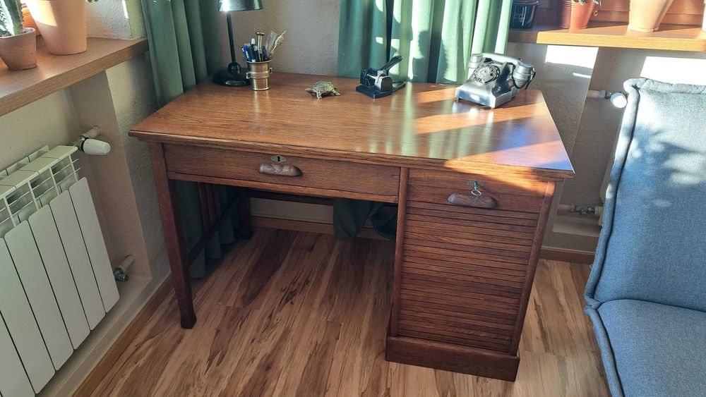 Stare biurko z roletką