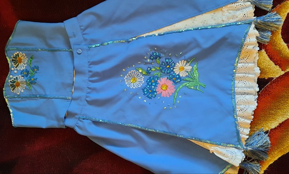 Продам костюм на девочку