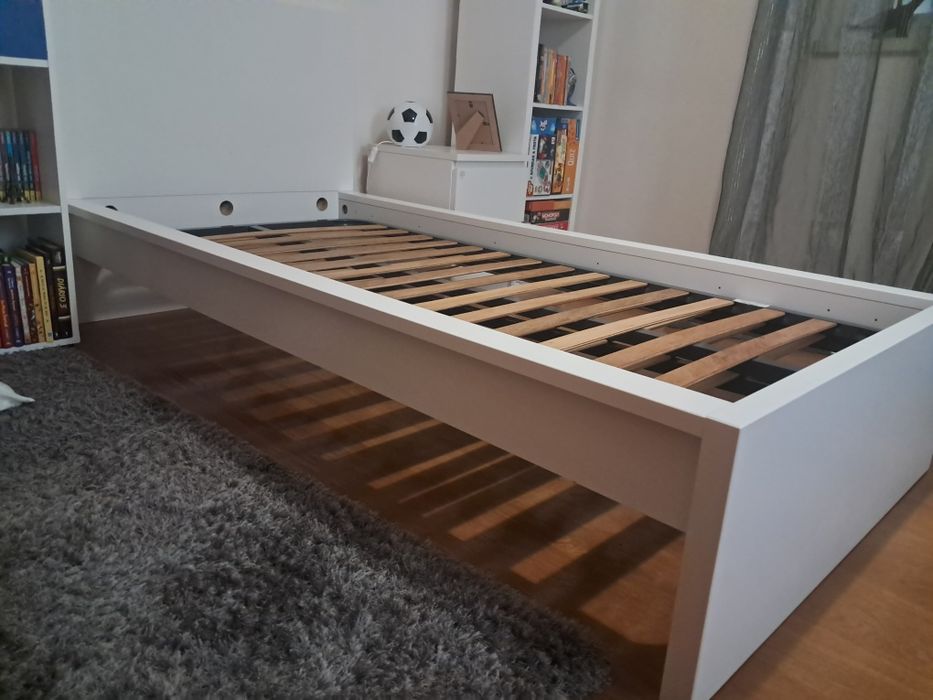 Cama de solteiro com estrado e colchão, como nova