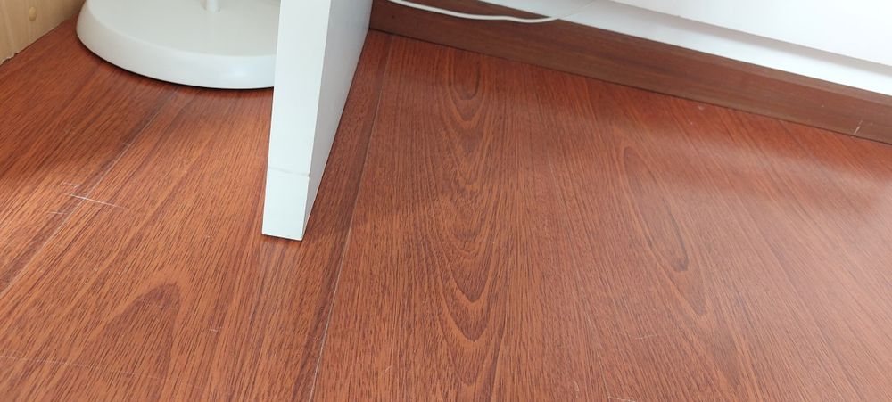 Secretária com tampo de vidro