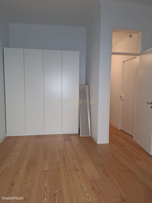 Apartamento T2 para arrendamento em Campo de Ourique