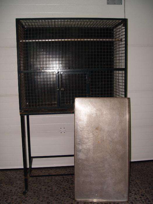 Gaiola Grande com Rodas e Tabuleiro em Inox