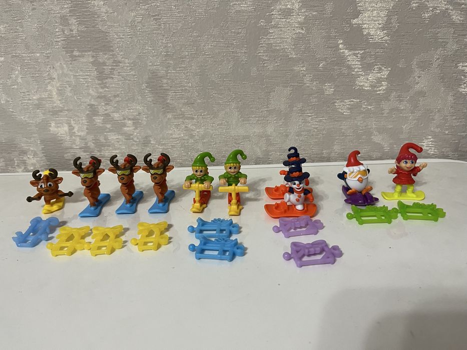 Фігурки новорічні з кіндер сюрпризу