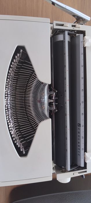 Máquina de escrever SINGER SCHOLASTIC