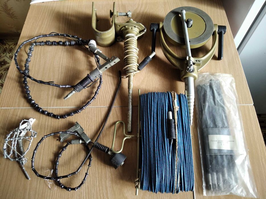 Антена Куликова, антена на раме, секции, прибор, в брезентовых чехлах.